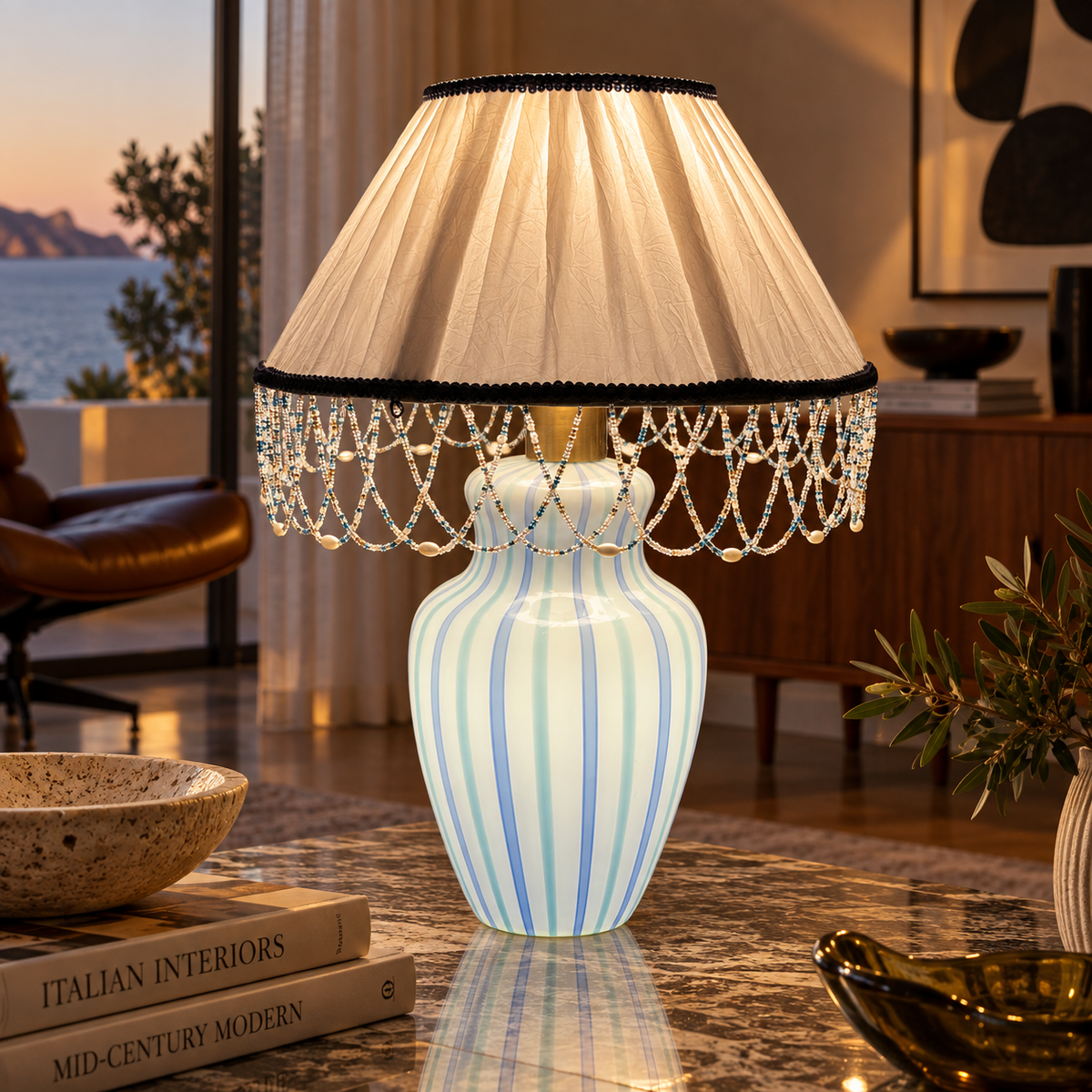Tischlampe aus den 70er Jahren aus blau-weißem mundgeblasenem Glas – Original-Lampenschirm mit Fransen